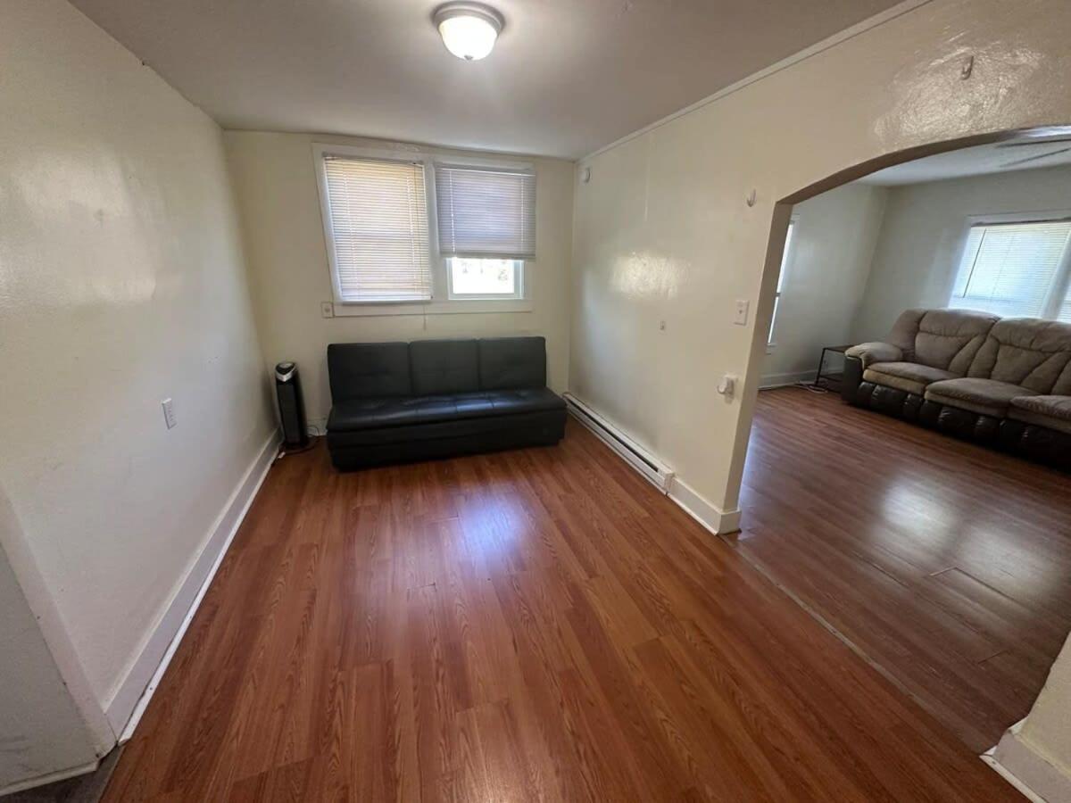 Charming 3-Bed, 1,5 Bath Home - Entire Space Just For You! 古德利茨维尔 外观 照片