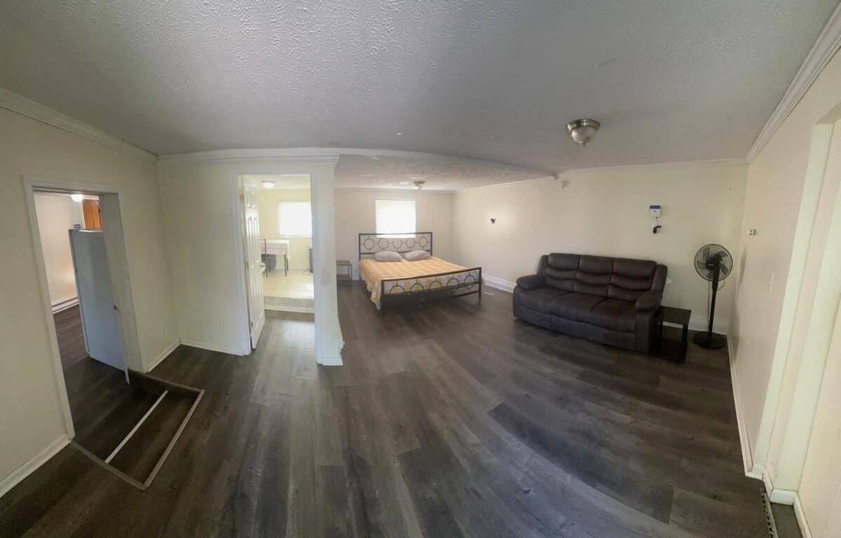 Charming 3-Bed, 1,5 Bath Home - Entire Space Just For You! 古德利茨维尔 外观 照片